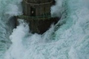 马雷岛上的守卫灯塔(守卫岛屿的灯塔：马雷岛的守卫)